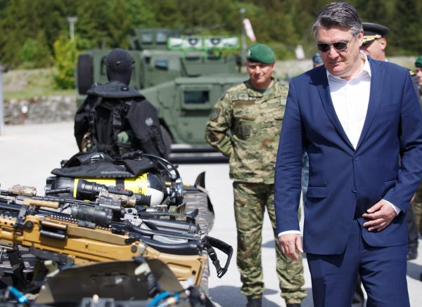 Milanović u vojarni u Delnicama položio vijenac za poginule pripadnike Specijalnih postrojbi HV-a