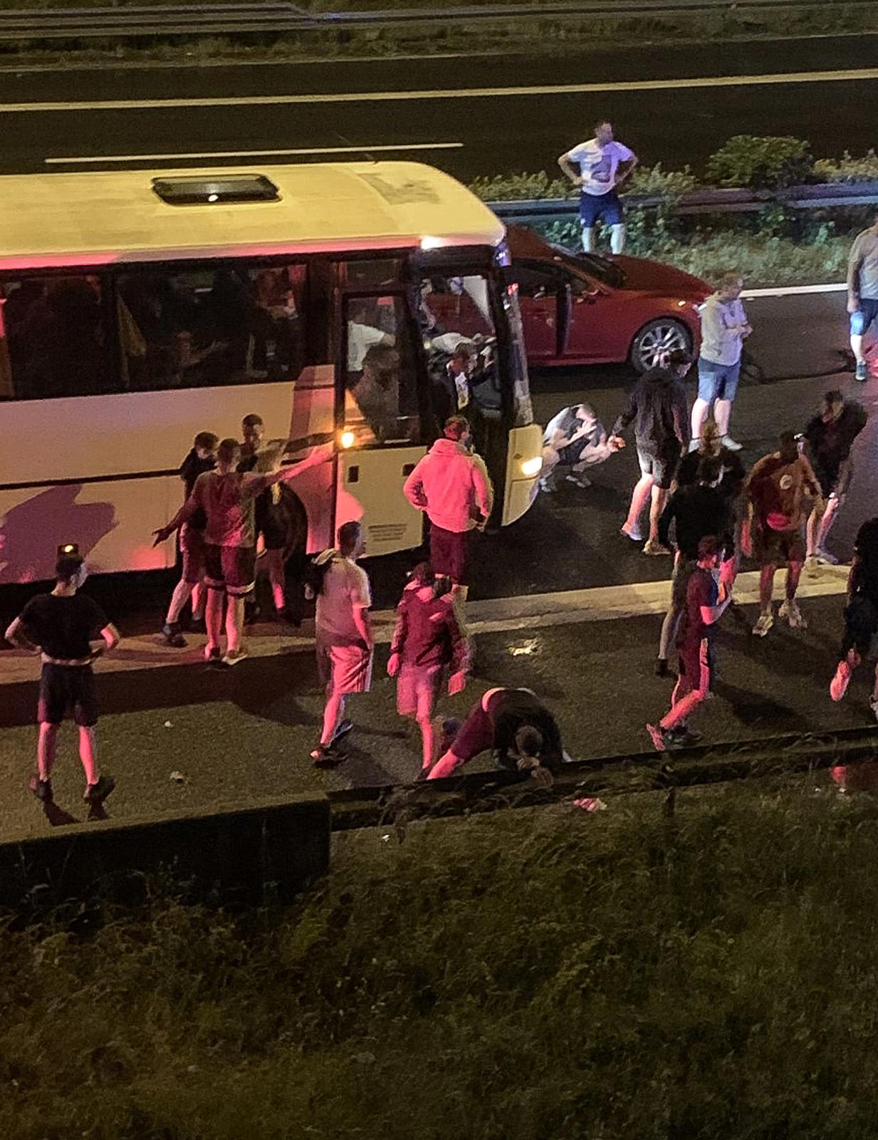 Zagreb: Torcida na povratku na autocesti napala policiju koja je uzvratila vatrenim oružjem Zagreb: Torcida na povratku na autocesti napala policiju koja je uzvratila vatrenim oružjem