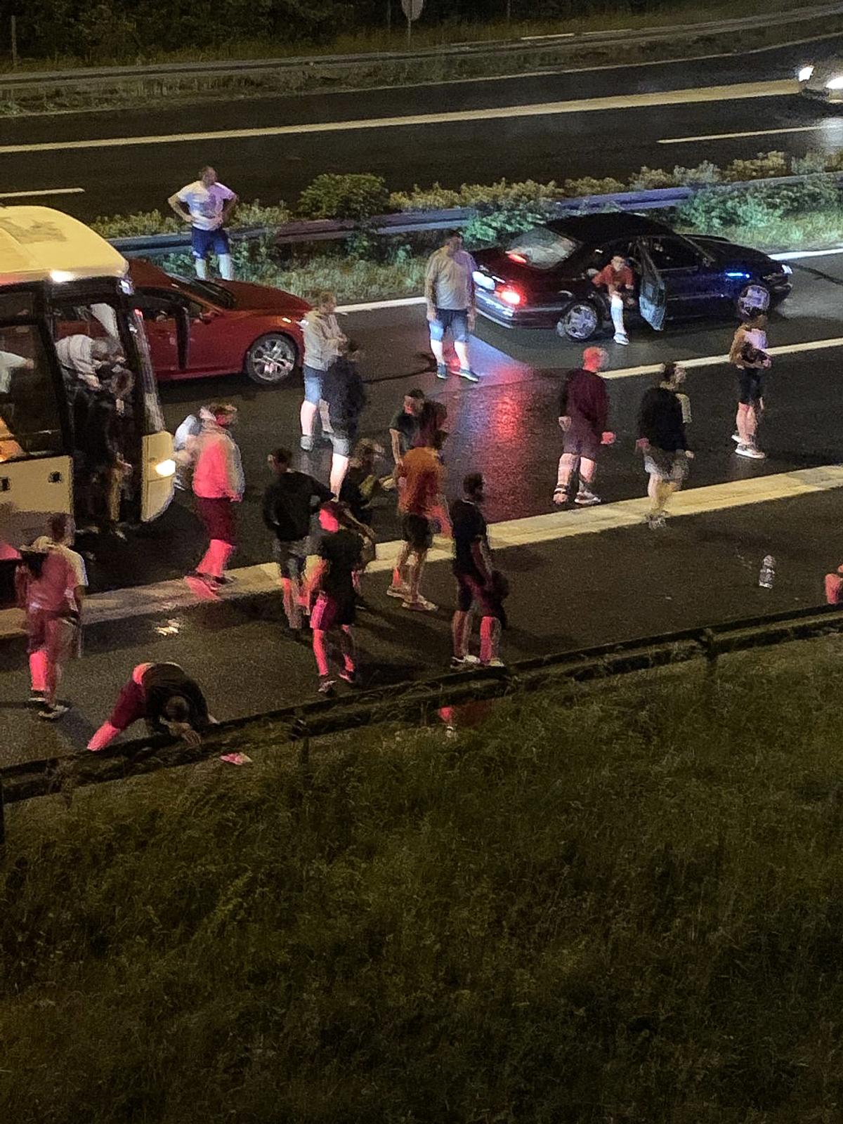 Zagreb: Torcida na povratku na autocesti napala policiju koja je uzvratila vatrenim oružjem Zagreb: Torcida na povratku na autocesti napala policiju koja je uzvratila vatrenim oružjem
