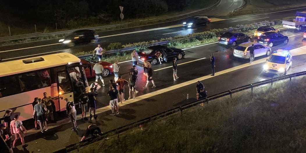 Zagreb: Torcida na povratku na autocesti napala policiju koja je uzvratila vatrenim oružjem Zagreb: Torcida na povratku na autocesti napala policiju koja je uzvratila vatrenim oružjem