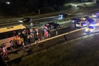 Zagreb: Torcida na povratku na autocesti napala policiju koja je uzvratila vatrenim oružjem Zagreb: Torcida na povratku na autocesti napala policiju koja je uzvratila vatrenim oružjem
