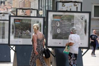 Rijeka: Na Korzu otvorena je izložba 16 fotografija grobnih mjesta umjetnika Rijeka: Na Korzu otvorena je izložba 16 fotografija grobnih mjesta umjetnika