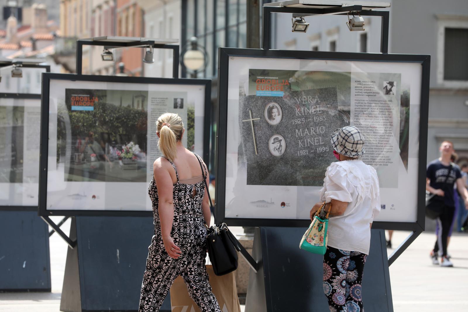 Rijeka: Na Korzu otvorena je izložba 16 fotografija grobnih mjesta umjetnika Rijeka: Na Korzu otvorena je izložba 16 fotografija grobnih mjesta umjetnika