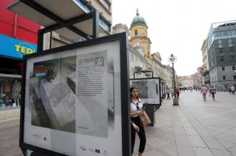 Rijeka: Na Korzu otvorena je izložba 16 fotografija grobnih mjesta umjetnika Rijeka: Na Korzu otvorena je izložba 16 fotografija grobnih mjesta umjetnika