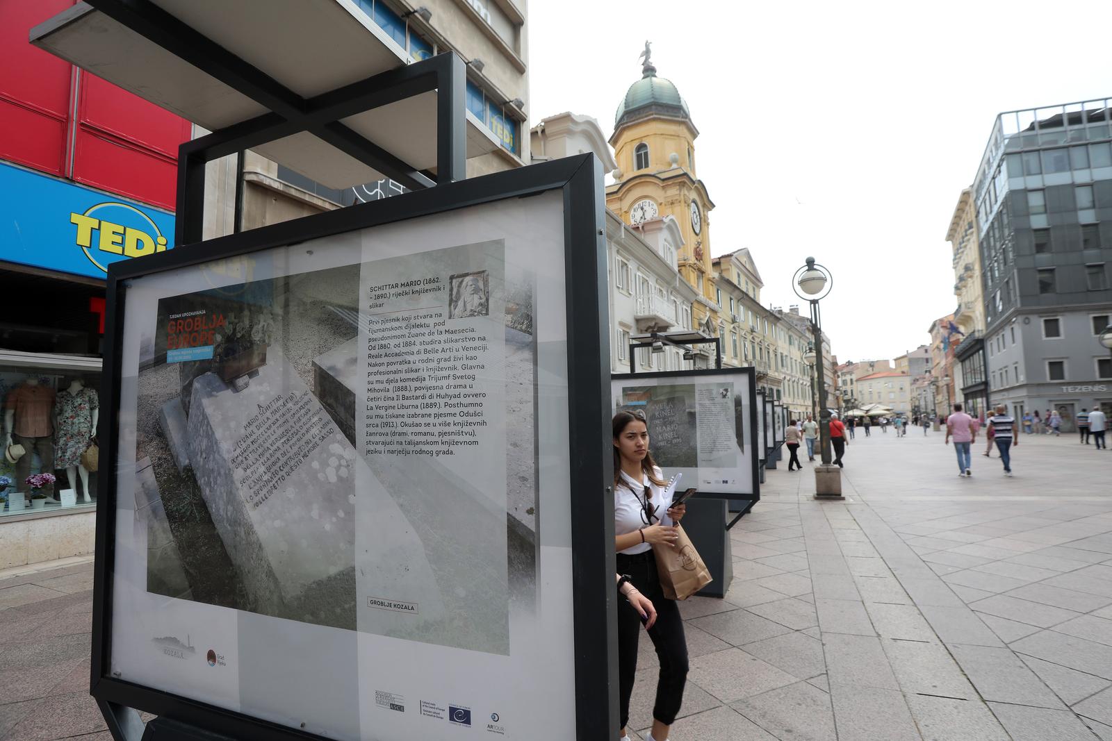 Rijeka: Na Korzu otvorena je izložba 16 fotografija grobnih mjesta umjetnika Rijeka: Na Korzu otvorena je izložba 16 fotografija grobnih mjesta umjetnika