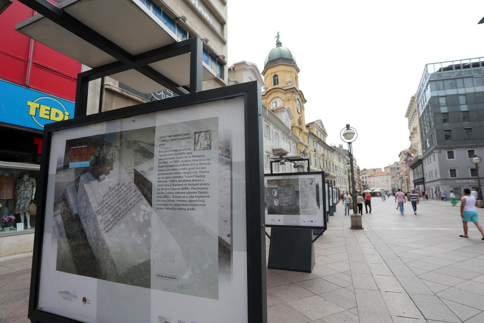 Rijeka: Na Korzu otvorena je izložba 16 fotografija grobnih mjesta umjetnika Rijeka: Na Korzu otvorena je izložba 16 fotografija grobnih mjesta umjetnika