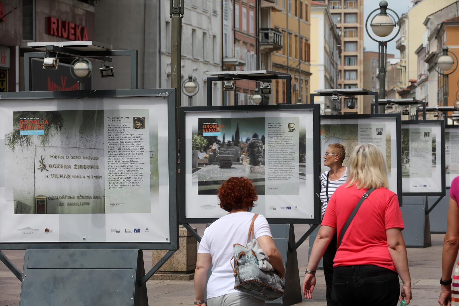 Rijeka: Na Korzu otvorena je izložba 16 fotografija grobnih mjesta umjetnika Rijeka: Na Korzu otvorena je izložba 16 fotografija grobnih mjesta umjetnika