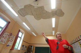 Rijeka: U osnovnoj školi Gelsi stropna žbuka pala na učenicu trećeg razreda Rijeka: U osnovnoj školi Gelsi stropna žbuka pala na učenicu trećeg razreda