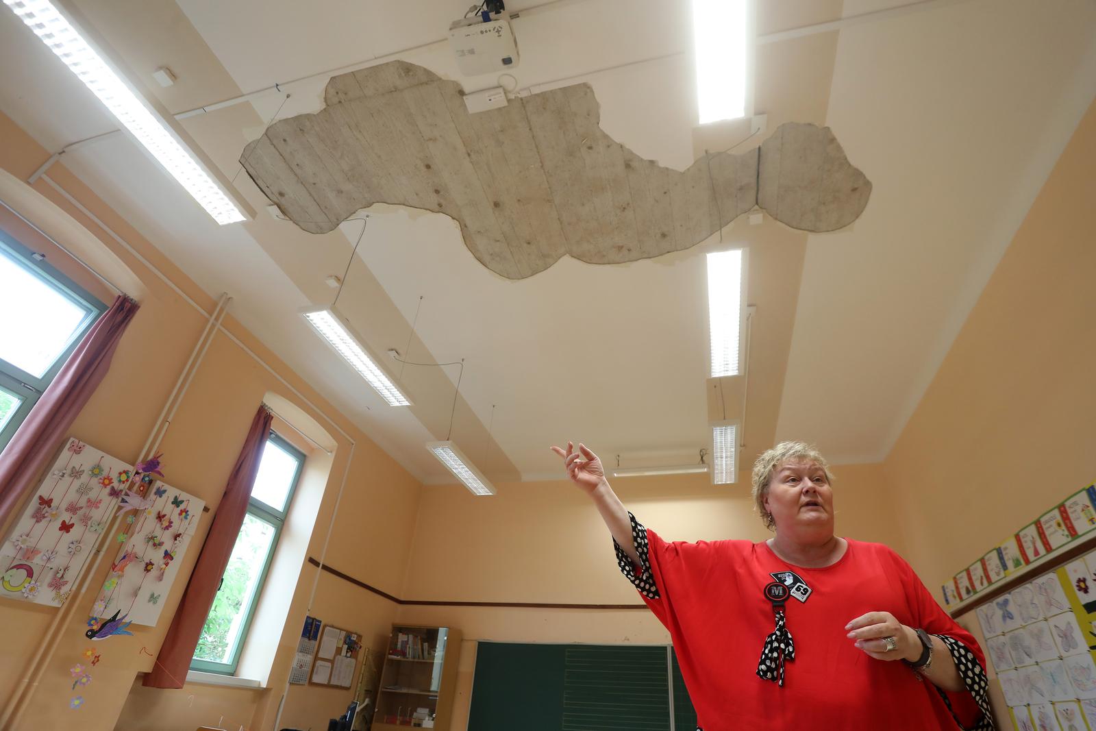 Rijeka: U osnovnoj školi Gelsi stropna žbuka pala na učenicu trećeg razreda Rijeka: U osnovnoj školi Gelsi stropna žbuka pala na učenicu trećeg razreda