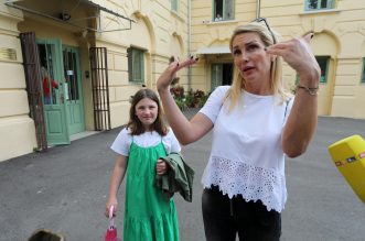 Rijeka: U osnovnoj školi Gelsi stropna žbuka pala na učenicu trećeg razreda Rijeka: U osnovnoj školi Gelsi stropna žbuka pala na učenicu trećeg razreda