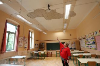 Rijeka: U osnovnoj školi Gelsi stropna žbuka pala na učenicu trećeg razreda Rijeka: U osnovnoj školi Gelsi stropna žbuka pala na učenicu trećeg razreda