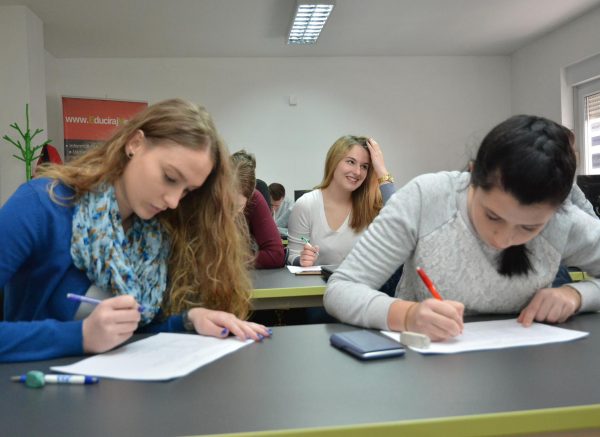 Bjelovar: Maturanti zapo?eli s pripremama za zavretak kole i upis u na studij