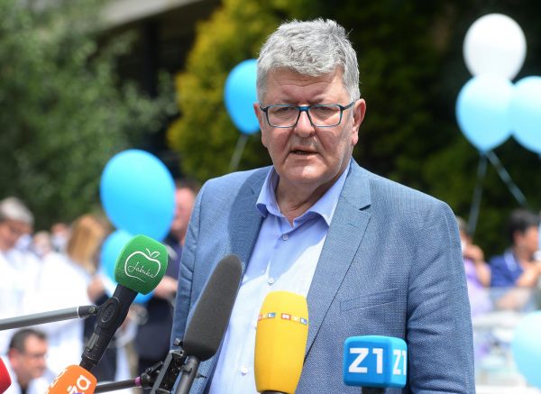 Zagreb: Primopredaja inkubatora kupljenih u sklopu akcije “Vratimo Palčiće u Petrovu”