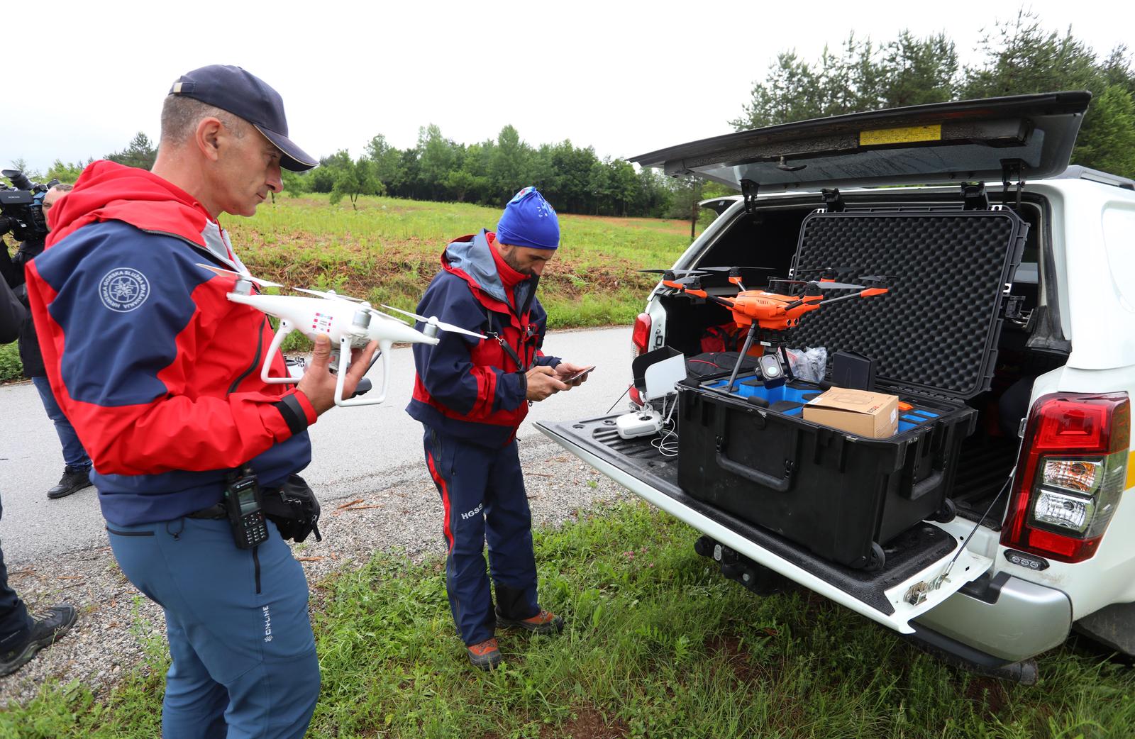 Rakovica: HGSS dronom pronašao nestalu cessnu