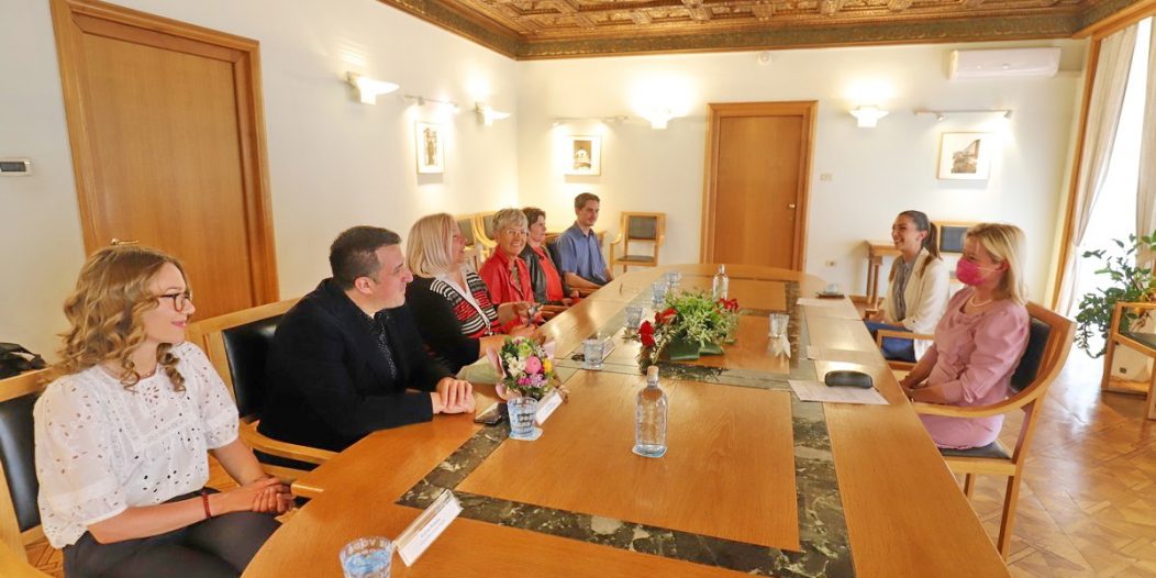 Zamjenica-gradonačelnika-Rijeke-primila-učitelje-osnovnih-škola-Pećine-i-Volksschule-Triester-iz-Graza-16 Zamjenica-gradonačelnika-Rijeke-primila-učitelje-osnovnih-škola-Pećine-i-Volksschule-Triester-iz-Graza-16