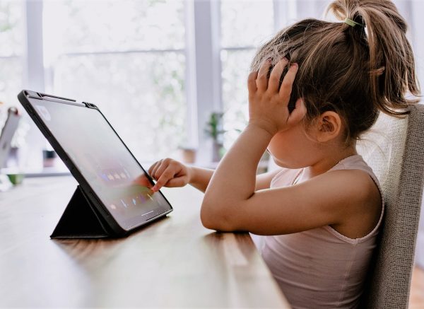 internet djeca kelly sikkema unsplash