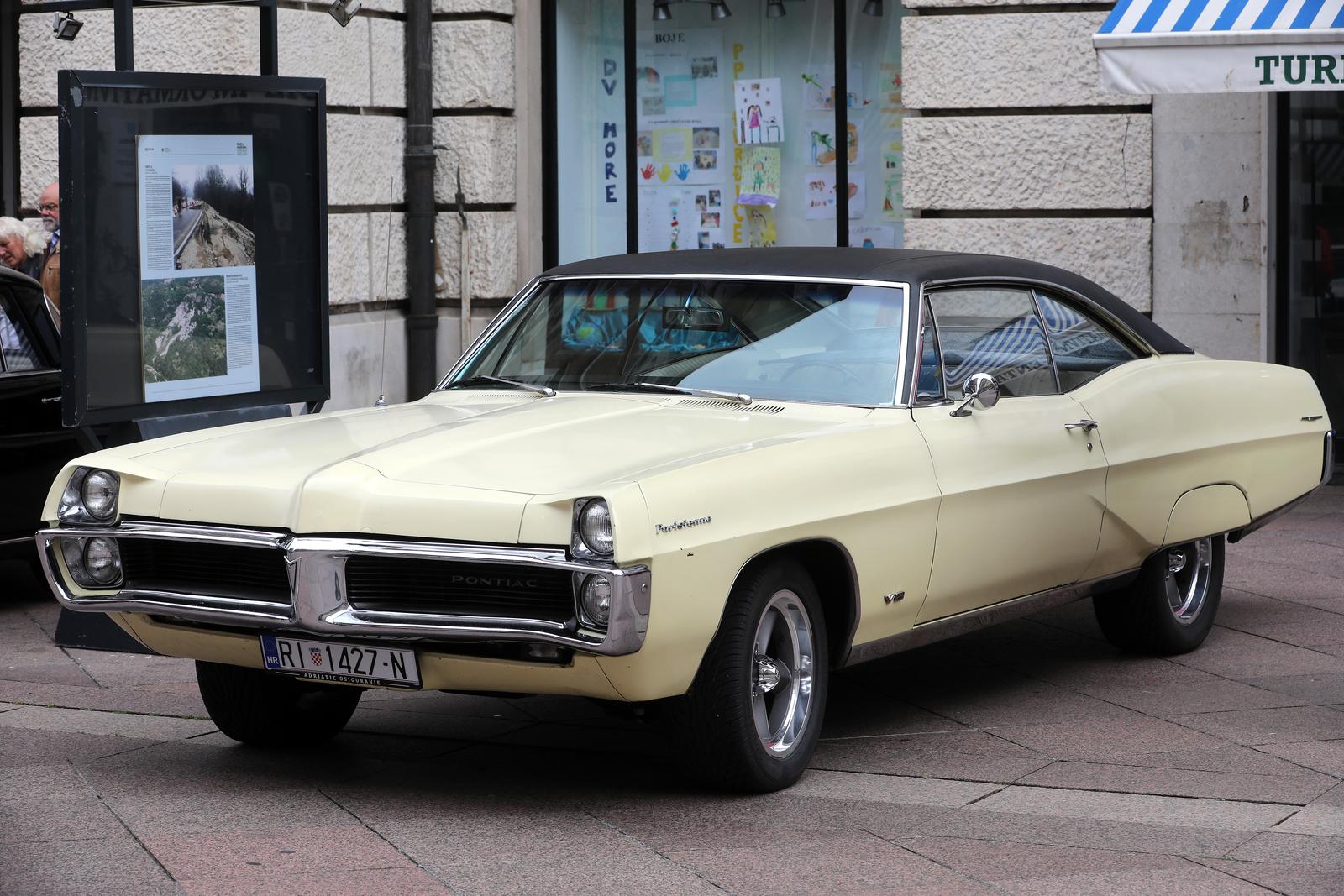 26. međunarodni susret Oldtimer Auto Rally Rijeka 2022. startao je ne Korzu 26. međunarodni susret Oldtimer Auto Rally Rijeka 2022. startao je ne Korzu