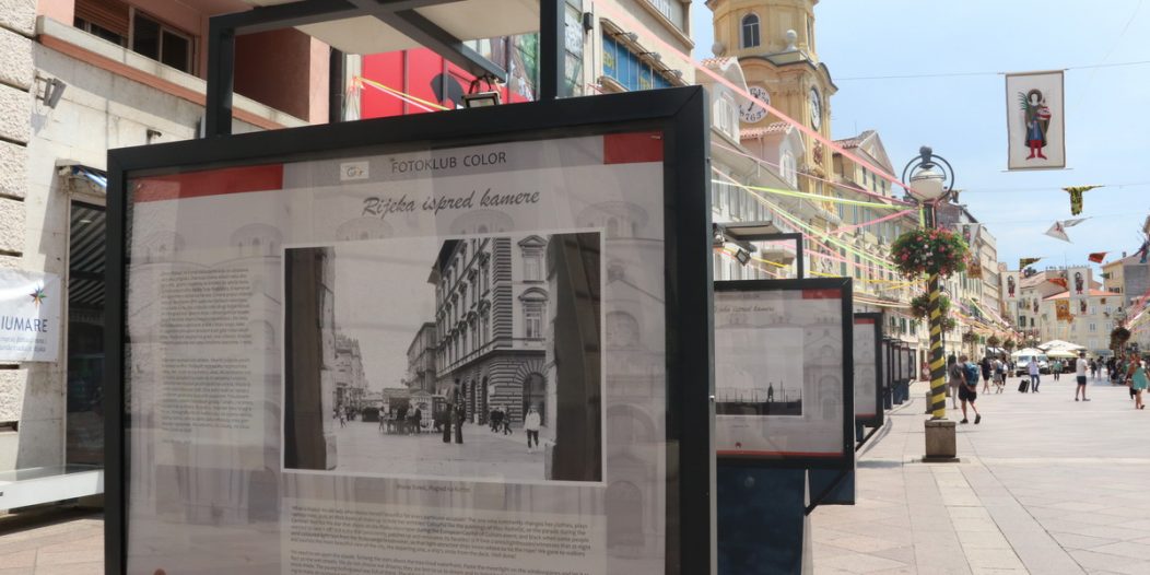 Izložba-fotografija-Rijeka-ispred-kamere-na-Korzu-2 Izložba-fotografija-Rijeka-ispred-kamere-na-Korzu-2