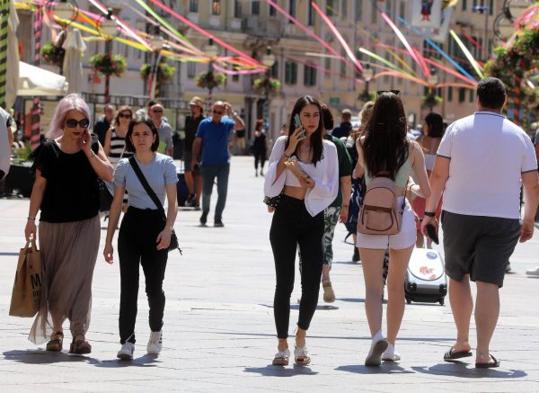 Rijeka: Prolazici i turisti uživaju u šetnji gradom