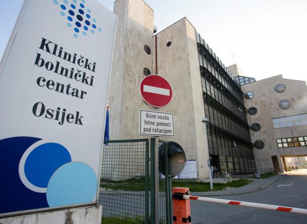 Osijek: Ulaz u KBC Osijek dozvoljen samo kroz trijažni šator