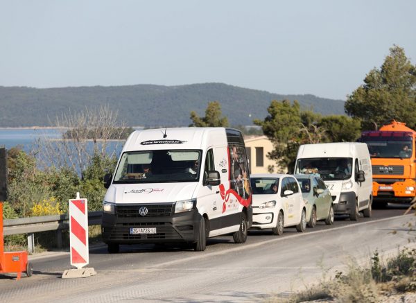 Šibenik: U okolici Žaborića traju radovi na cesti, u koloni se ostaje i do sat vremena