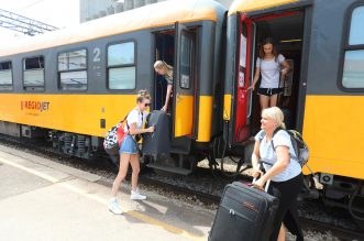 Regiojetov vlak sa turistima iz Češke stigao na riječki kolodvor