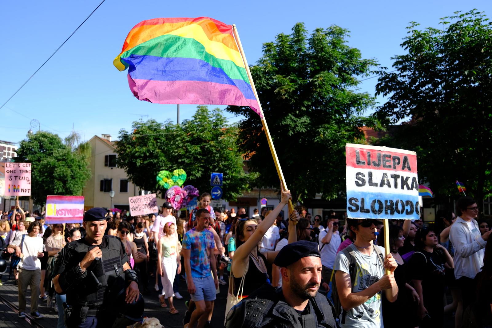 Zagreb: 21. Povorka ponosa pod sloganom “Dajte nam naša četiri zida!” Zagreb: 21. Povorka ponosa pod sloganom “Dajte nam naša četiri zida!”