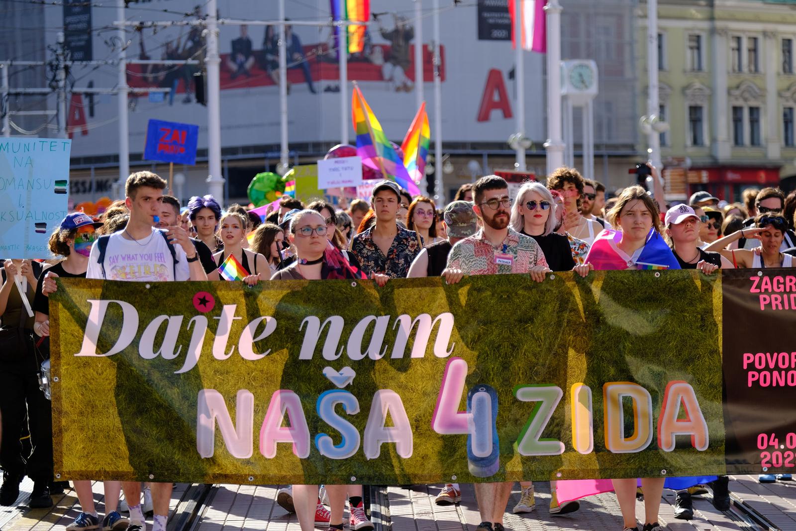 Zagreb: 21. Povorka ponosa pod sloganom “Dajte nam naša četiri zida!” Zagreb: 21. Povorka ponosa pod sloganom “Dajte nam naša četiri zida!”
