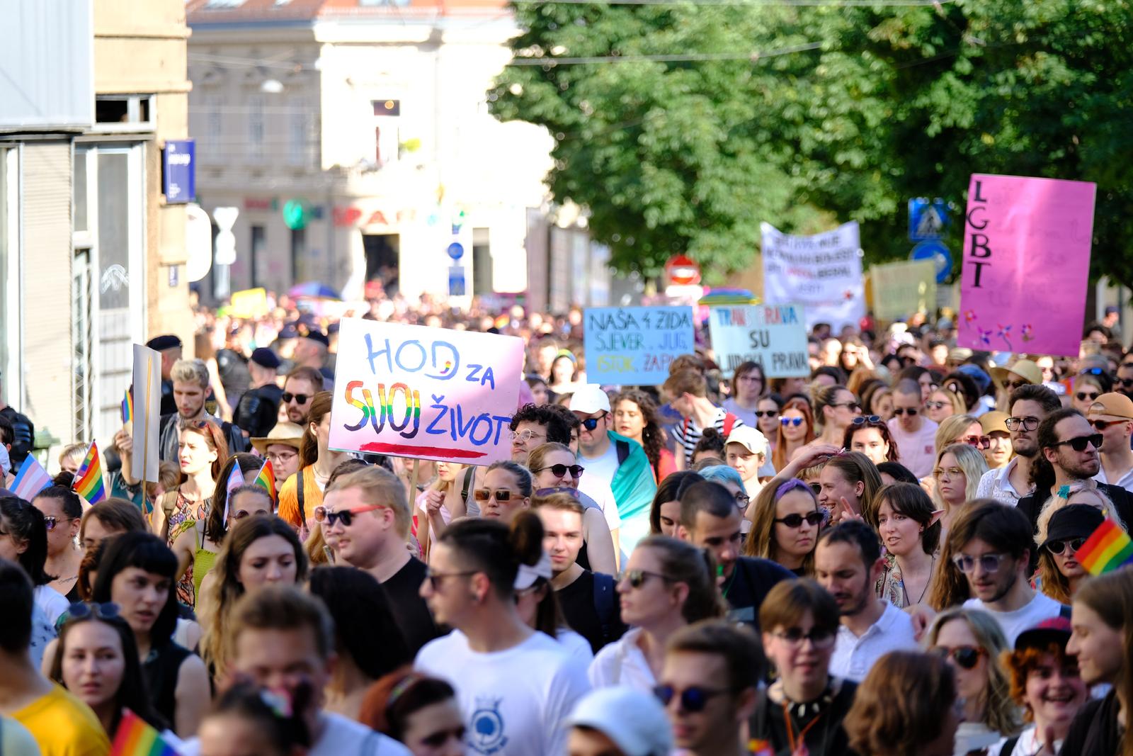 Zagreb: 21. Povorka ponosa pod sloganom “Dajte nam naša četiri zida!” Zagreb: 21. Povorka ponosa pod sloganom “Dajte nam naša četiri zida!”