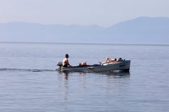 Rijeka: Kupači na gradskoj plaži Grčevo na Pećinama Rijeka: Kupači na gradskoj plaži Grčevo na Pećinama