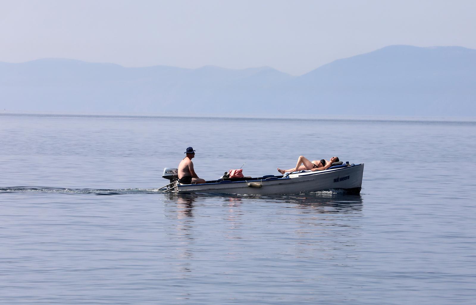 Rijeka: Kupači na gradskoj plaži Grčevo na Pećinama Rijeka: Kupači na gradskoj plaži Grčevo na Pećinama