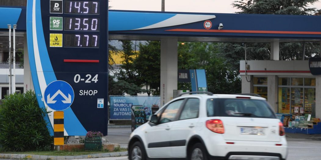 Vlada dodatno smanjila trošarine i ograničila maržu na naftne derivate, od danas nove cijene goriva Vlada dodatno smanjila trošarine i ograničila maržu na naftne derivate, od danas nove cijene goriva