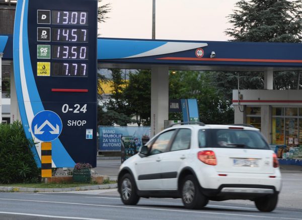 Vlada dodatno smanjila  trošarine i ograničila maržu na naftne derivate, od danas nove cijene goriva