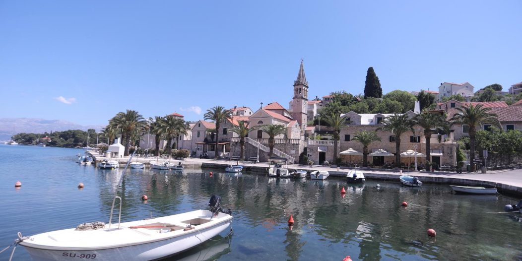 Naselje Splitska na otoku Braču Naselje Splitska na otoku Braču