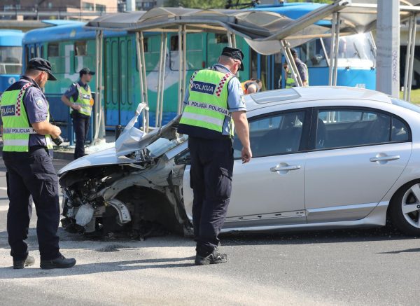 Zagreb: Autom pokupio tramvajsku stanicu i pješake, više ljudi ozlijeđeno