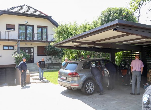 U policijskoj akciji uhićen bivši gradonačelnik Petrinje Darinko Dumbović