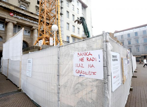 Zagreb: Radnici postavili pisanu obavijest  da Zagrebačka banka ne radi