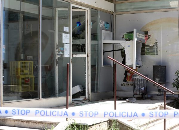 Rijeka: U ranim jutarnjim satima raznesen je bankomat Zagrebačke banke
