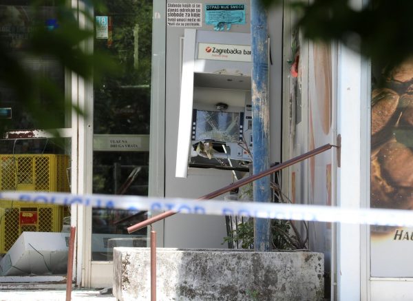 Rijeka: U ranim jutarnjim satima raznesen je bankomat Zagrebačke banke