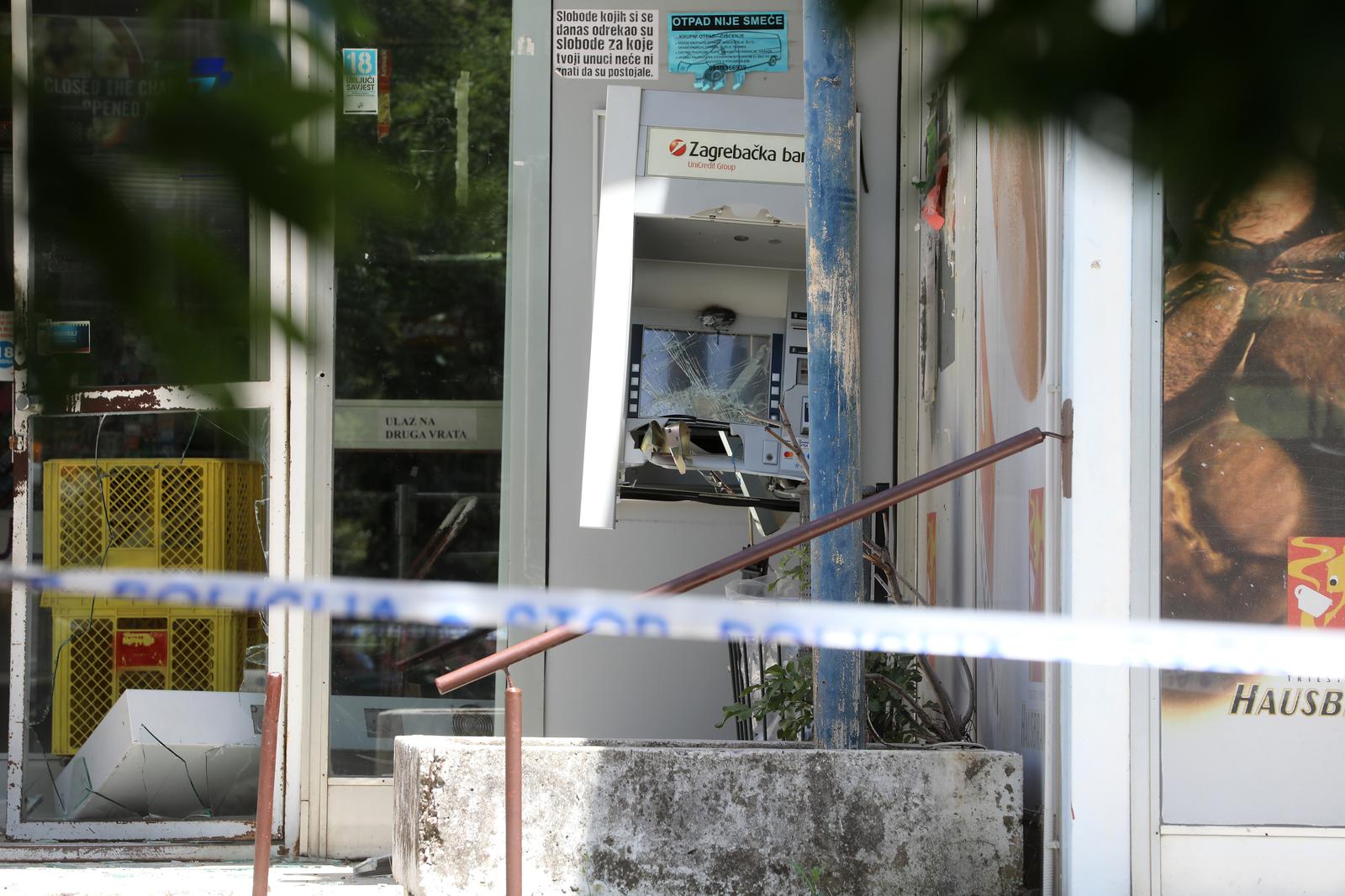 Rijeka: U ranim jutarnjim satima raznesen je bankomat Zagrebačke banke Rijeka: U ranim jutarnjim satima raznesen je bankomat Zagrebačke banke