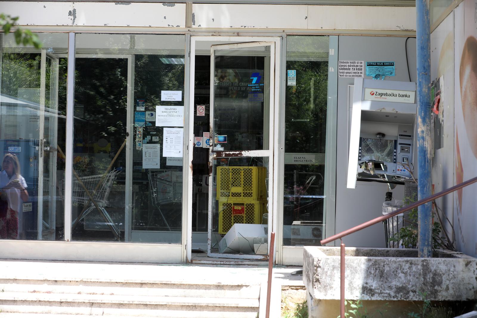 Rijeka: U ranim jutarnjim satima raznesen je bankomat Zagrebačke banke Rijeka: U ranim jutarnjim satima raznesen je bankomat Zagrebačke banke