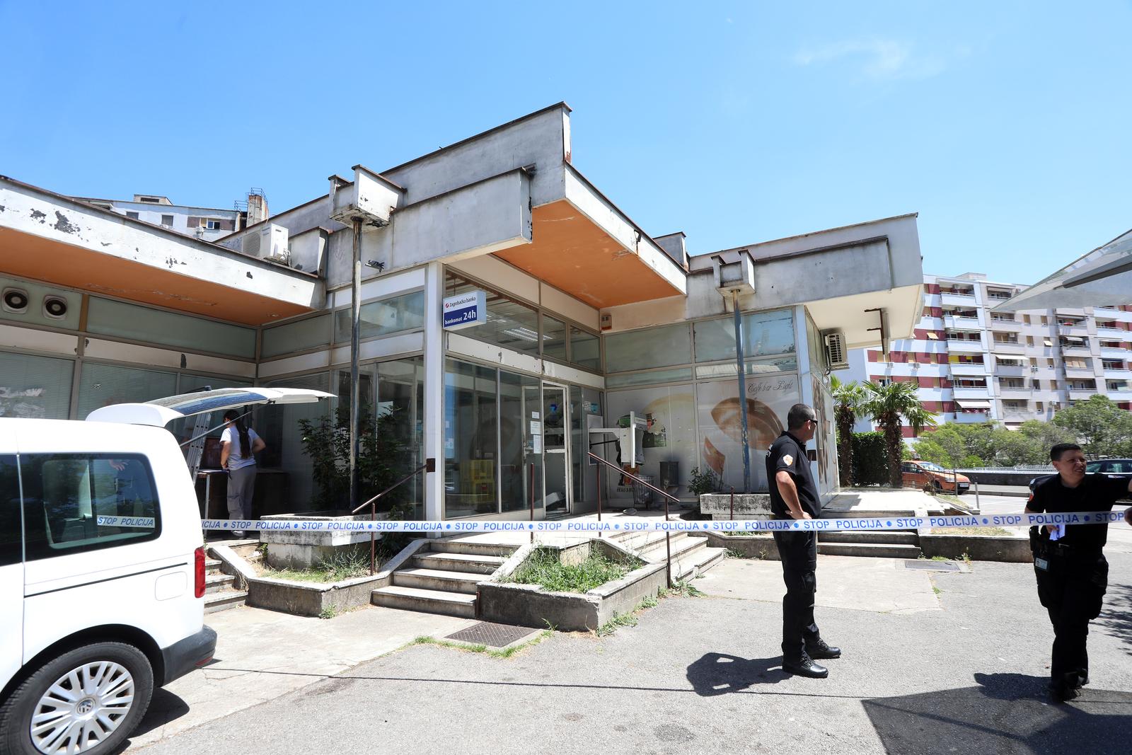 Rijeka: U ranim jutarnjim satima raznesen je bankomat Zagrebačke banke Rijeka: U ranim jutarnjim satima raznesen je bankomat Zagrebačke banke