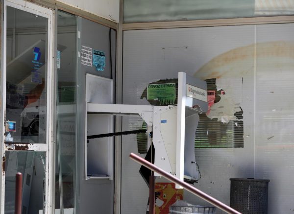 Rijeka: U ranim jutarnjim satima raznesen je bankomat Zagrebačke banke