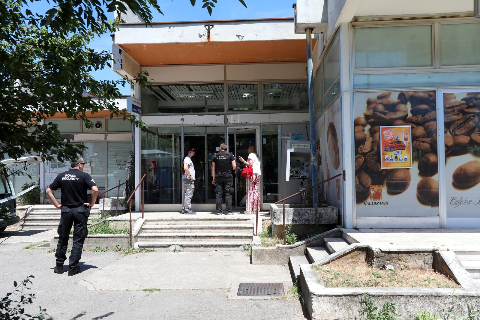 Rijeka: U ranim jutarnjim satima raznesen je bankomat Zagrebačke banke Rijeka: U ranim jutarnjim satima raznesen je bankomat Zagrebačke banke