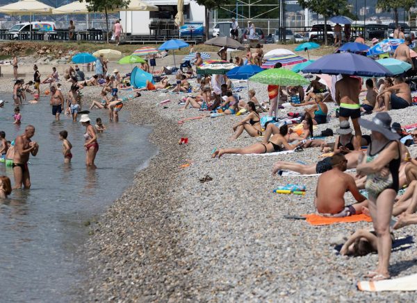 Prvi dan ljeta na plaži Kantrida