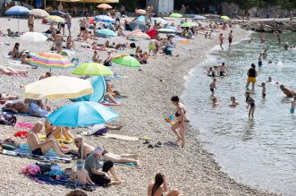 Prvi dan ljeta na plaži Kantrida Prvi dan ljeta na plaži Kantrida