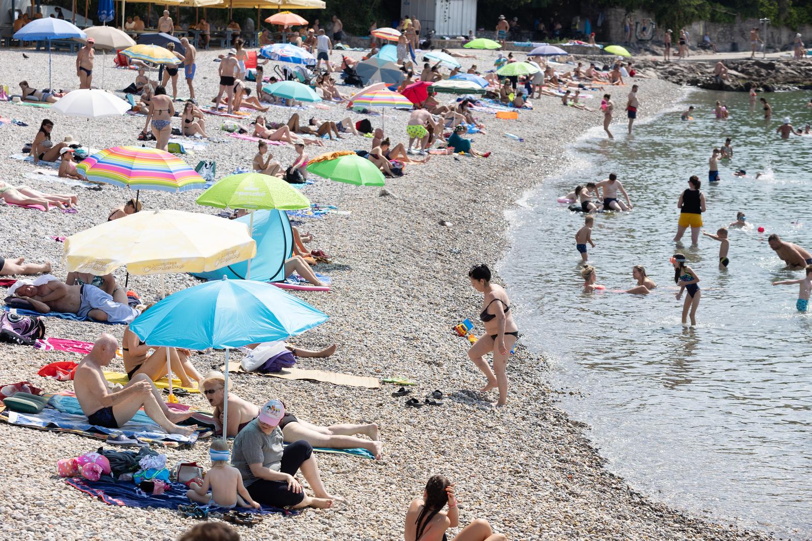 Prvi dan ljeta na plaži Kantrida Prvi dan ljeta na plaži Kantrida