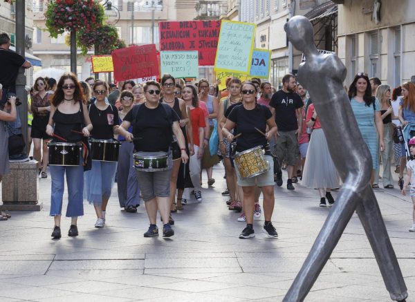 Rijeka: Mirno prosvjedno okupljanje “Hod za slobodu”