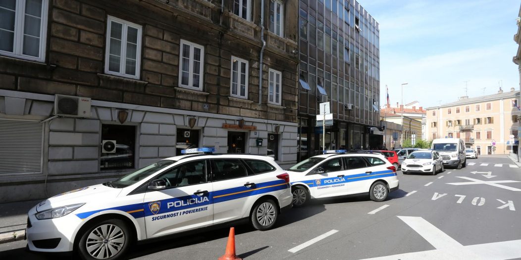 Rijeka: Policija dovodi uhićene u akciji Uljanik na ispitivanje u DORH Rijeka: Policija dovodi uhićene u akciji Uljanik na ispitivanje u DORH