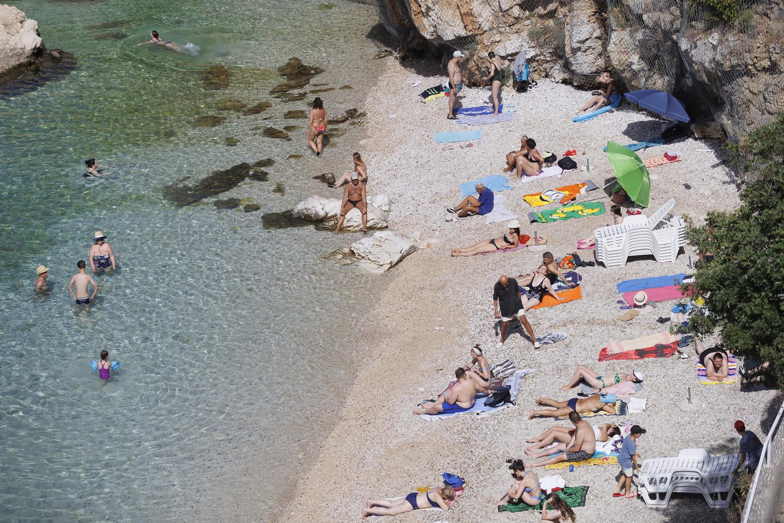 Rijeka: Plaža Sablićevo od jutra je puna kupača